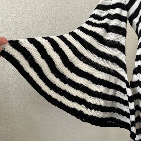 Stylish Long sleeve Sonia Rykiel (Zebra-like) pattern blouse. - Picture 4 of 7